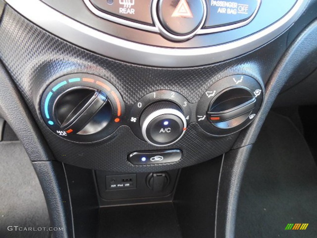 2013 Accent GS 5 Door - Electrolyte Green / Black photo #21