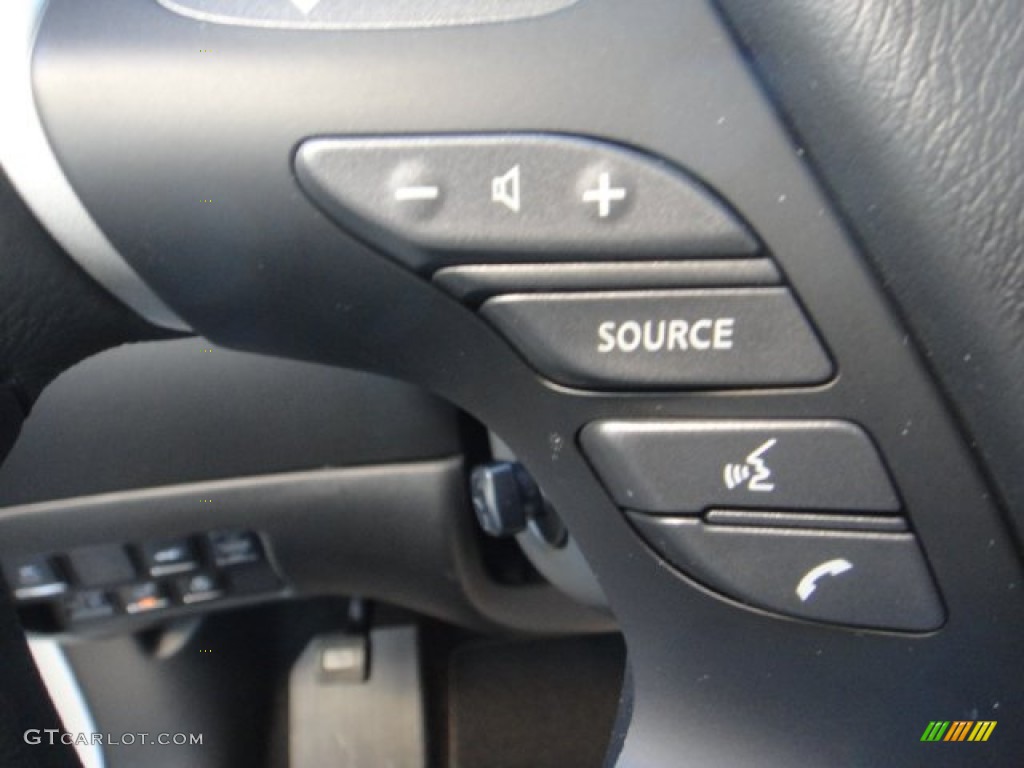 2015 Infiniti QX60 3.5 AWD Controls Photo #100293783