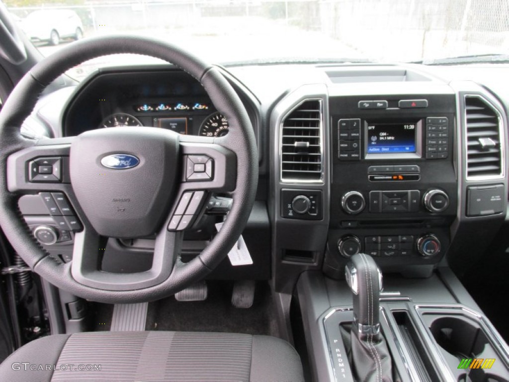 2015 Ford F150 XLT SuperCrew 4x4 Black Dashboard Photo #100294698