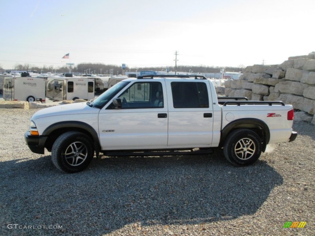 2002 S10 LS Crew Cab 4x4 - Summit White / Graphite photo #3