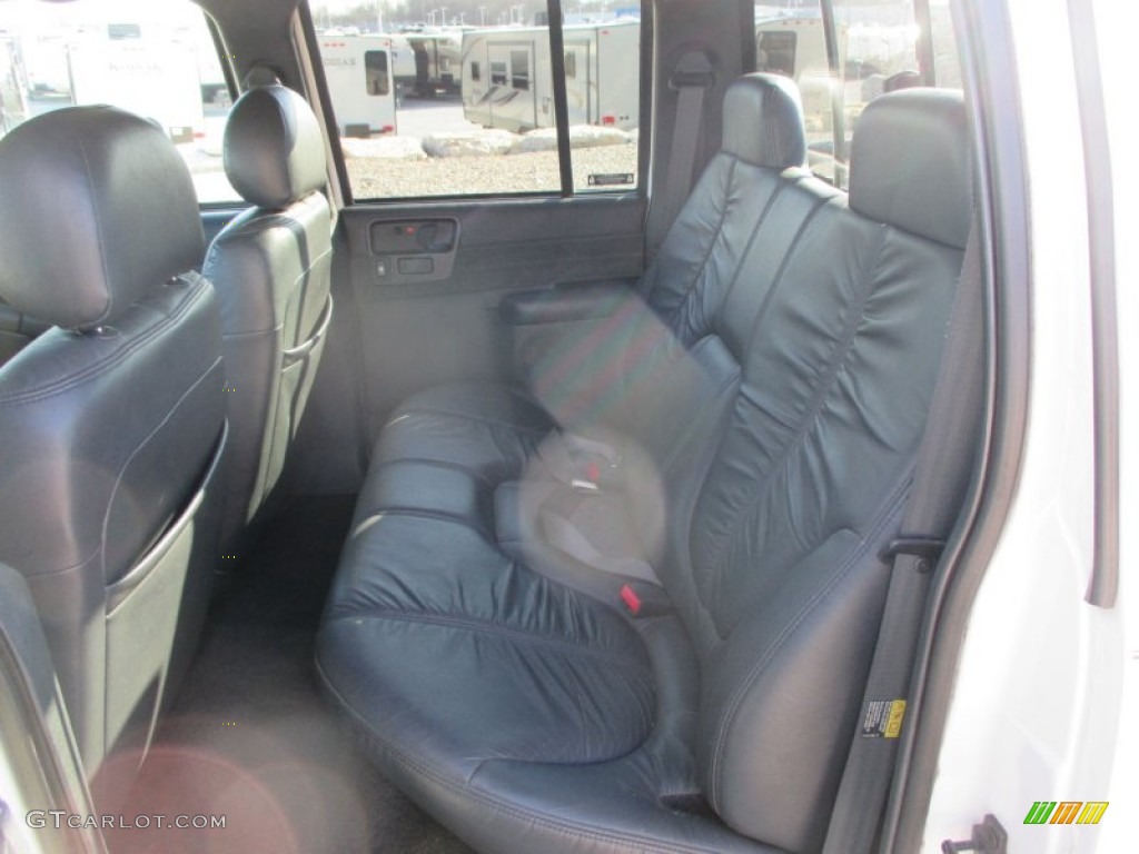 2002 S10 LS Crew Cab 4x4 - Summit White / Graphite photo #11
