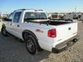 2002 Summit White Chevrolet S10 LS Crew Cab 4x4  photo #13
