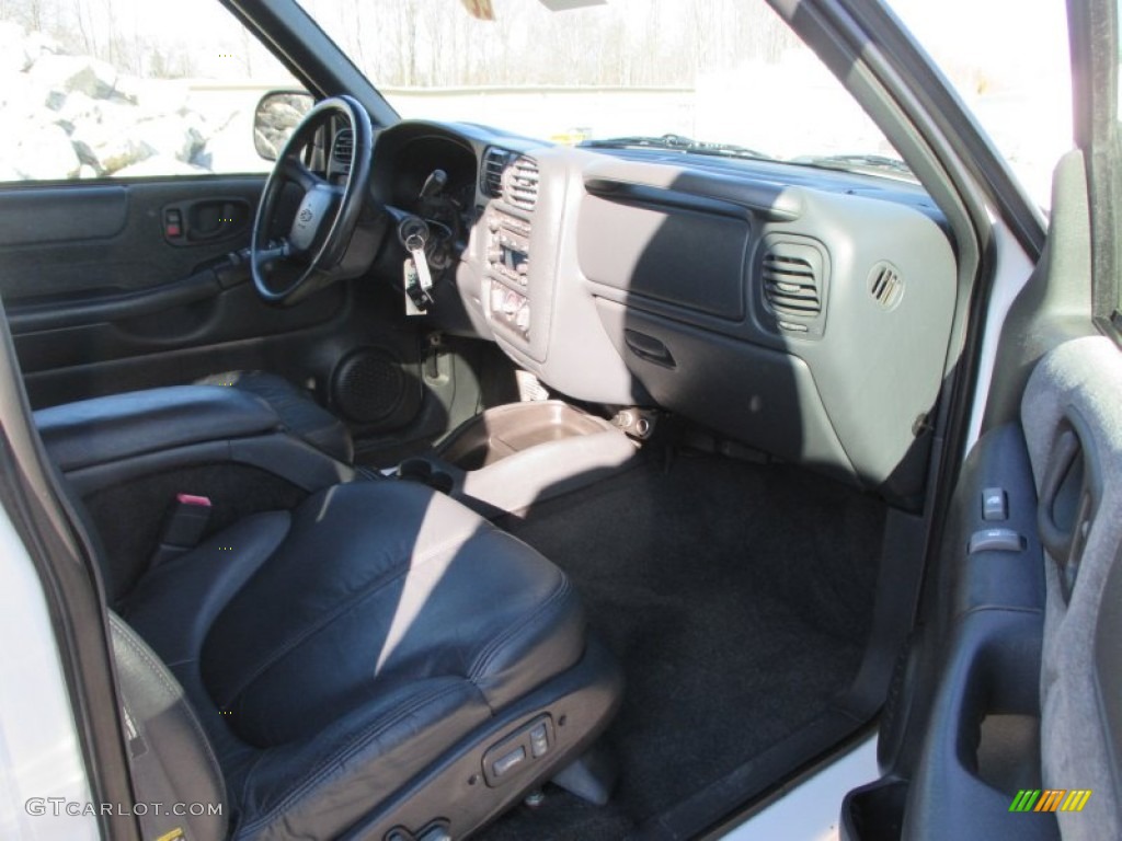 2002 S10 LS Crew Cab 4x4 - Summit White / Graphite photo #17