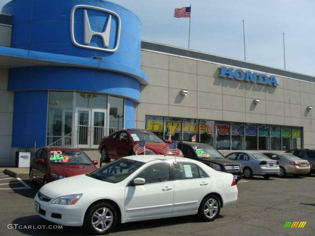 2006 Accord SE Sedan - Taffeta White / Ivory photo #1