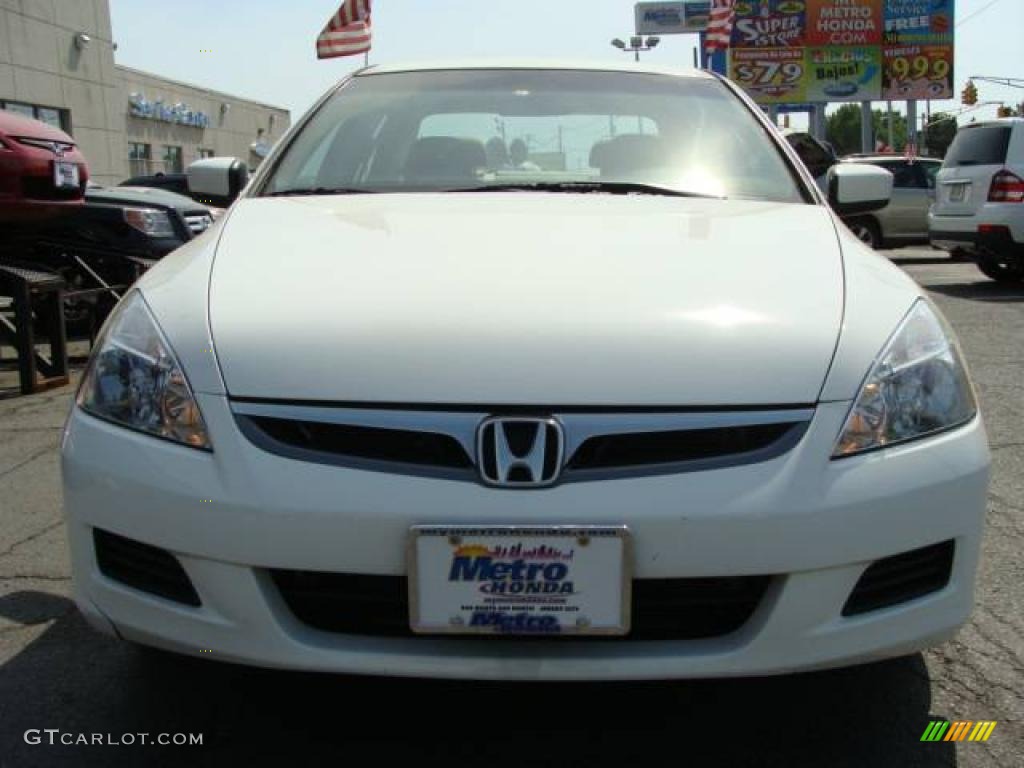 2006 Accord SE Sedan - Taffeta White / Ivory photo #2