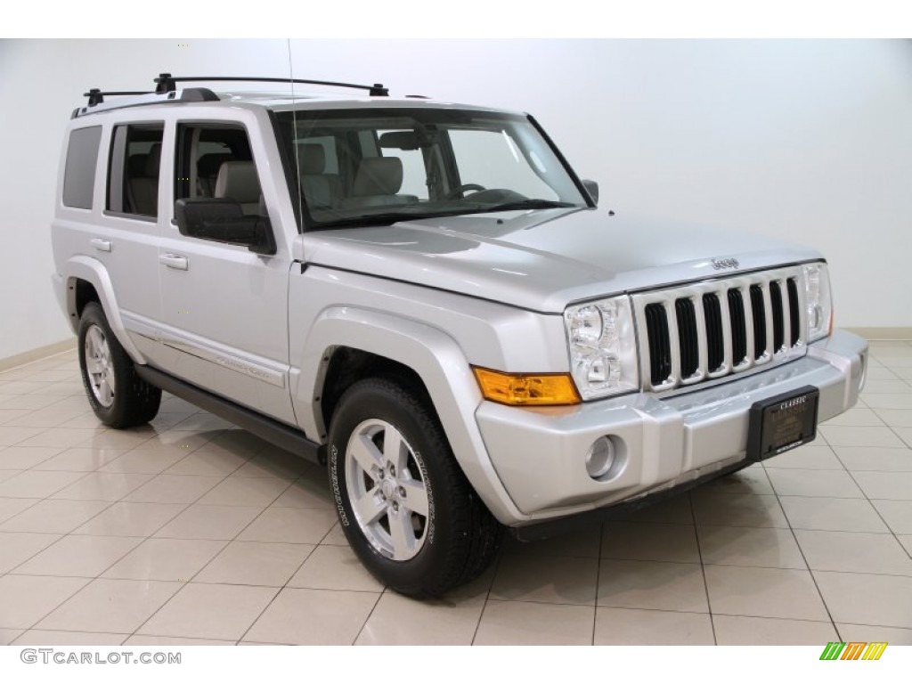 Bright Silver Metallic Jeep Commander