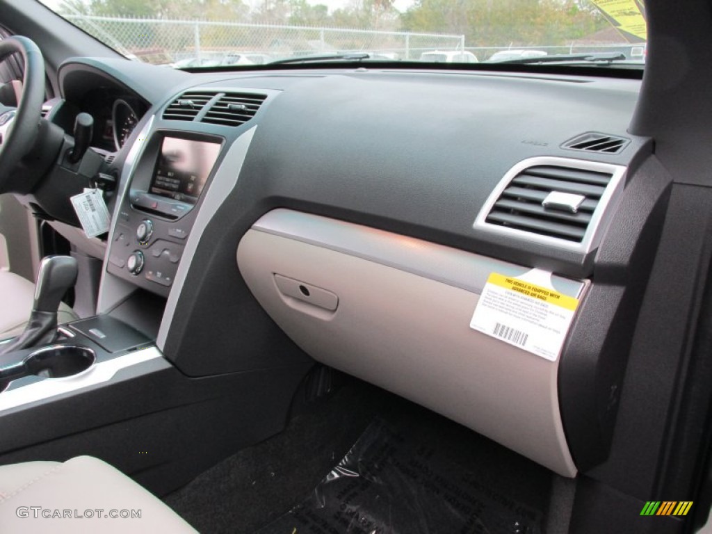 2015 Explorer XLT - Magnetic / Medium Light Stone photo #17