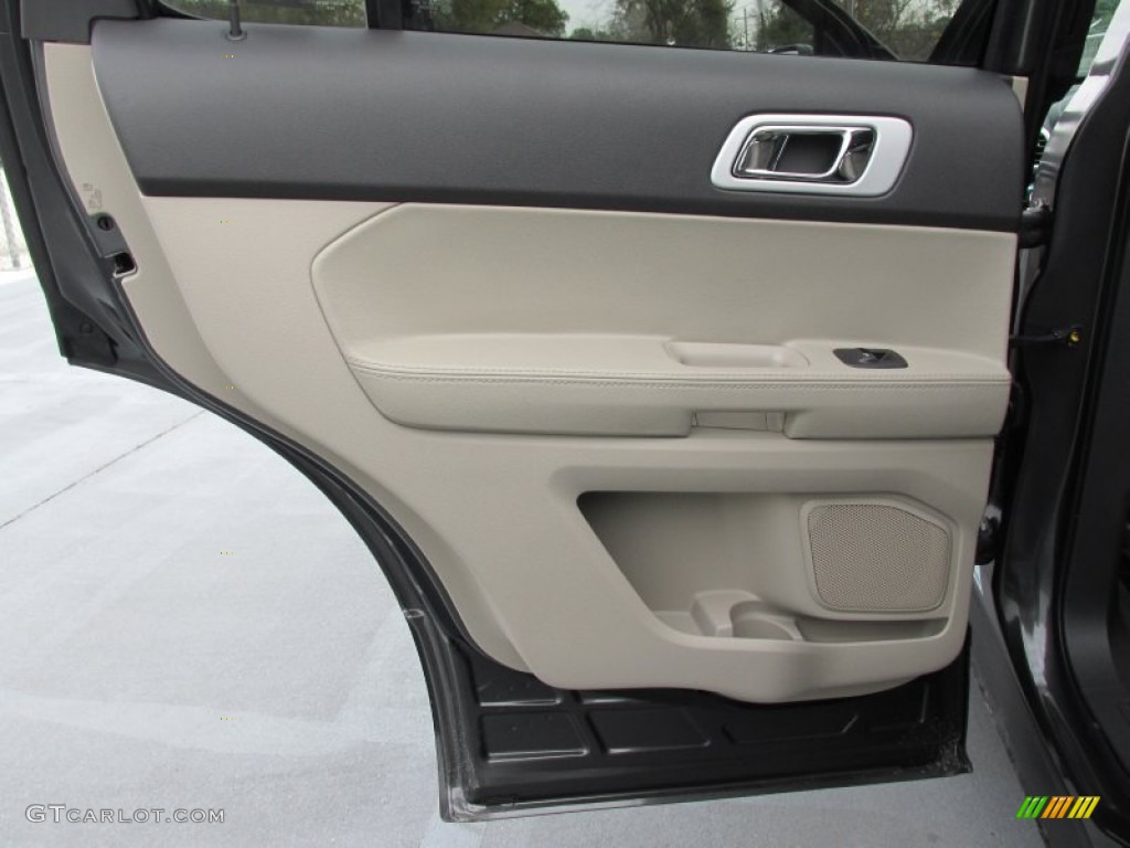2015 Explorer XLT - Magnetic / Medium Light Stone photo #21