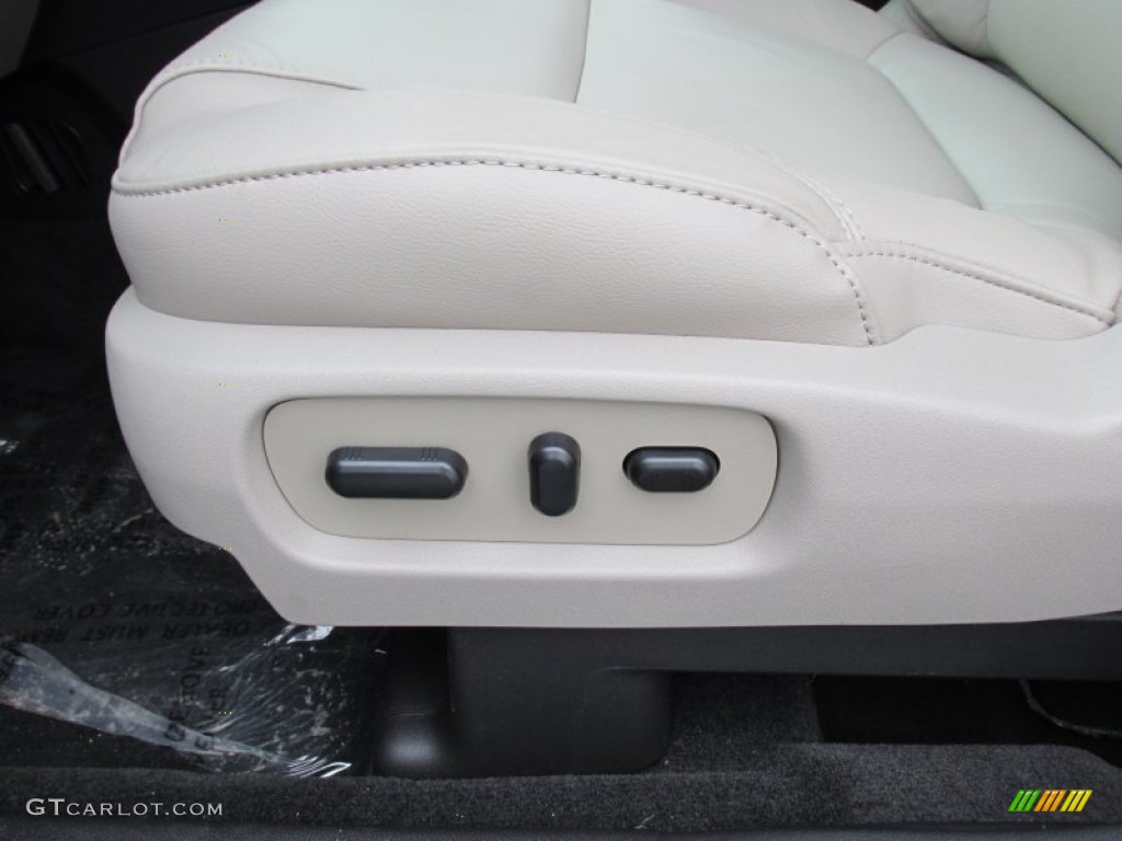 2015 Explorer XLT - Magnetic / Medium Light Stone photo #26