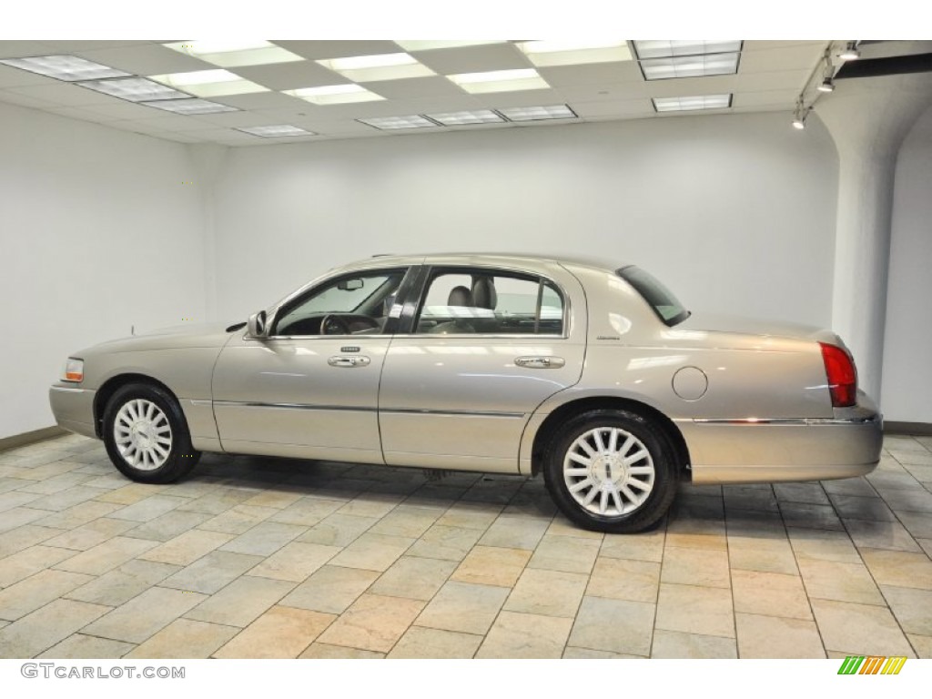 2003 Town Car Signature - Light Parchment Gold / Medium Dark Parchment/Light Parchment photo #71