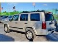 2006 Light Khaki Metallic Jeep Commander   photo #9