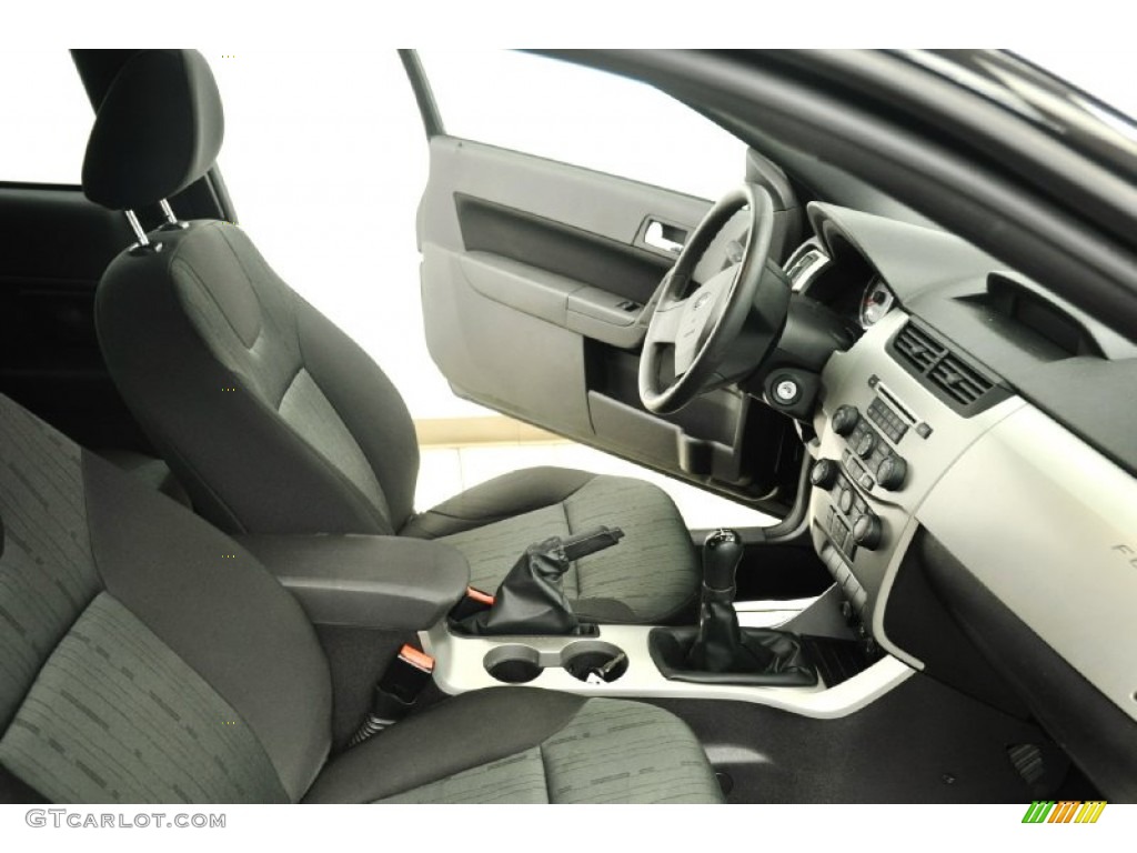 2008 Focus SE Coupe - Black / Charcoal Black photo #16