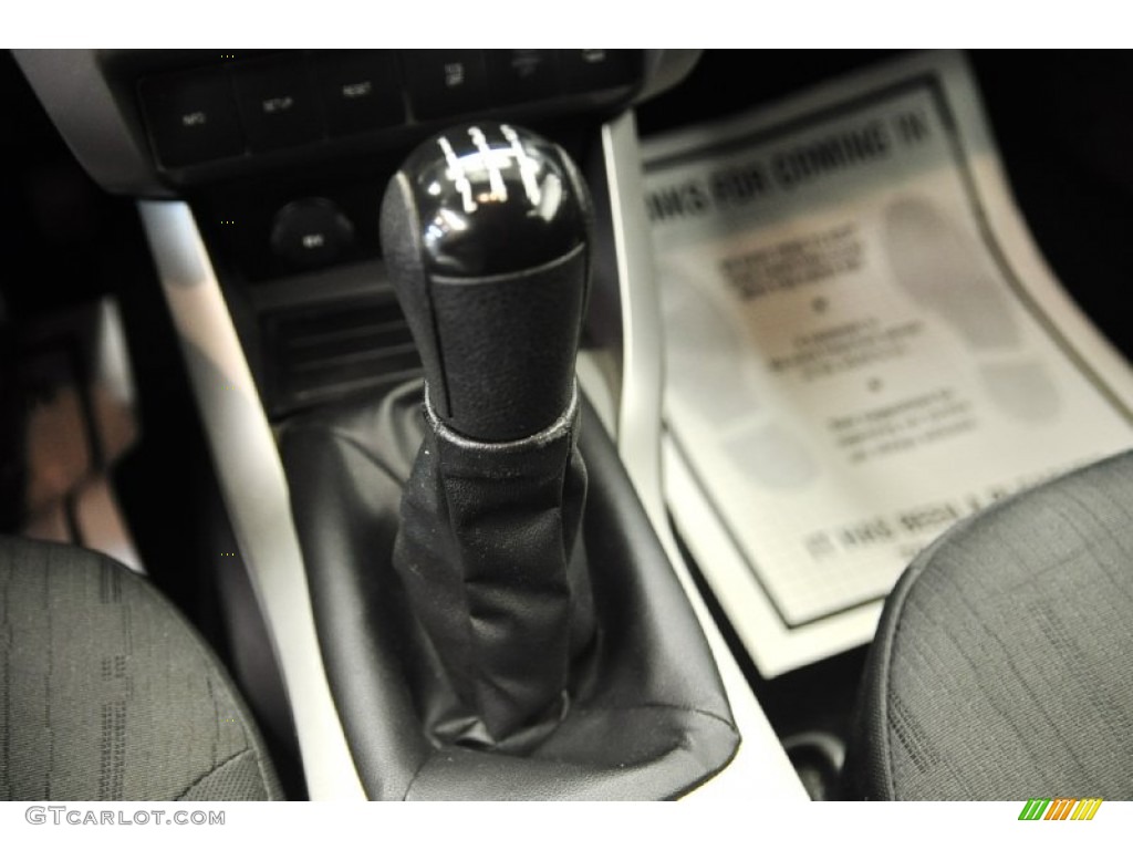 2008 Focus SE Coupe - Black / Charcoal Black photo #25
