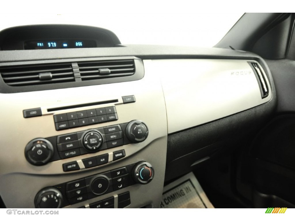 2008 Focus SE Coupe - Black / Charcoal Black photo #26