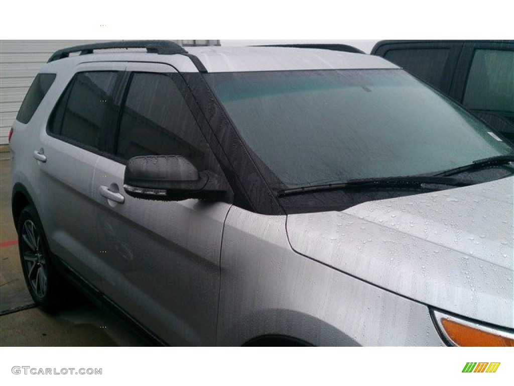 2015 Explorer XLT - Ingot Silver / Charcoal Black photo #1
