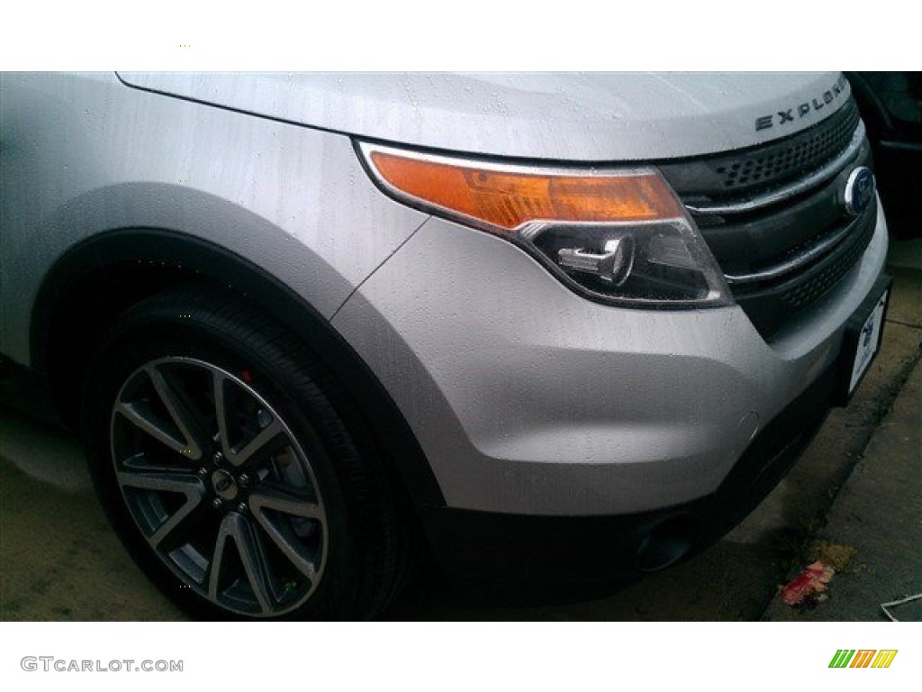 2015 Explorer XLT - Ingot Silver / Charcoal Black photo #2