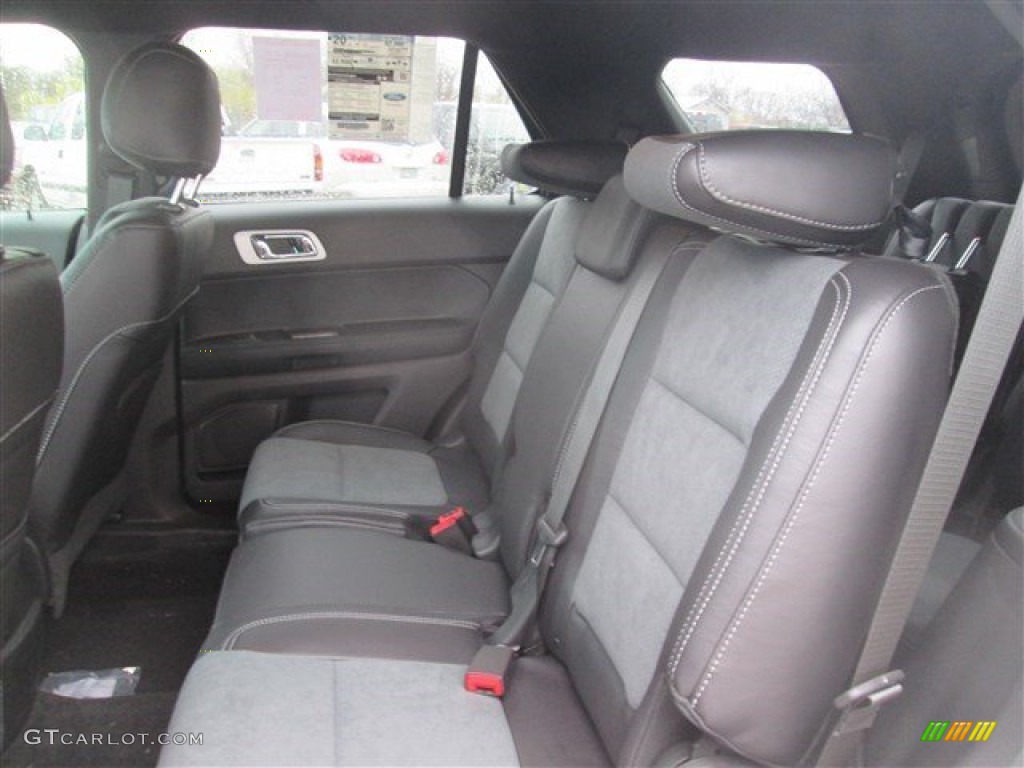 2015 Explorer XLT - Ingot Silver / Charcoal Black photo #17