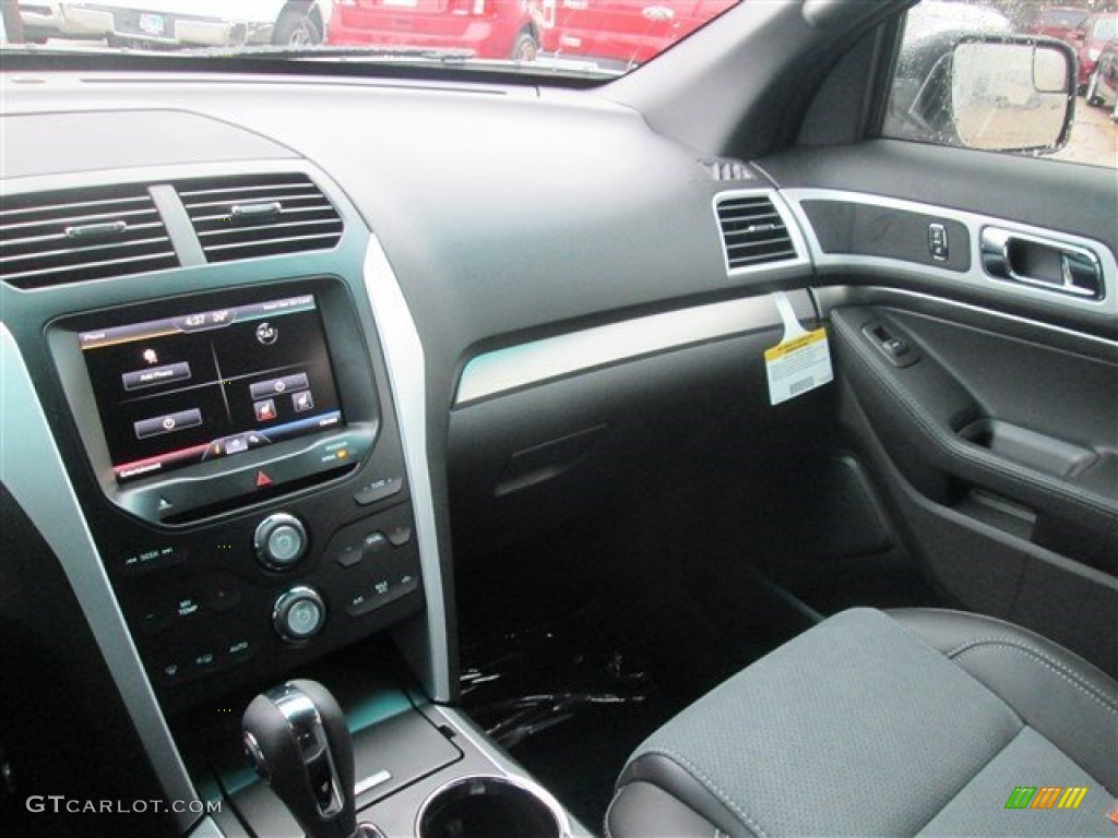 2015 Explorer XLT - Ingot Silver / Charcoal Black photo #26
