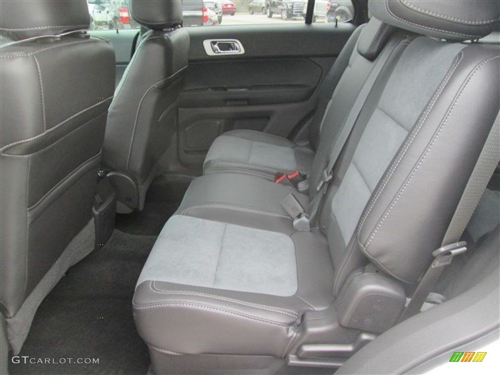 2015 Explorer XLT - Oxford White / Charcoal Black photo #14