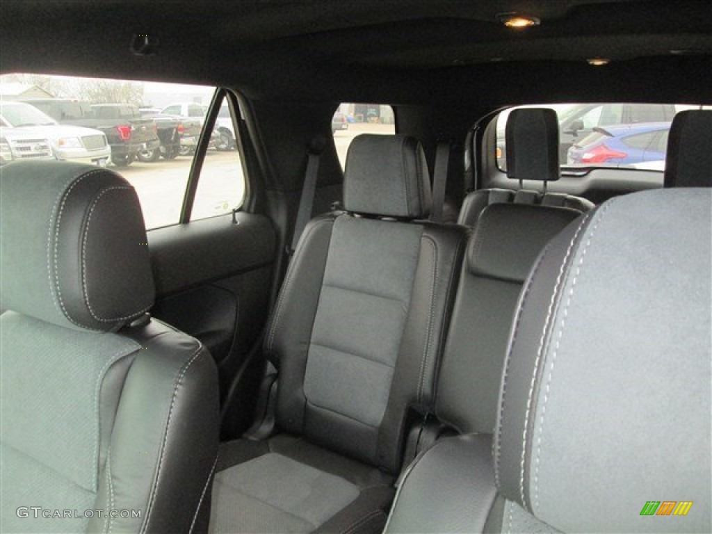 2015 Explorer XLT - Oxford White / Charcoal Black photo #16
