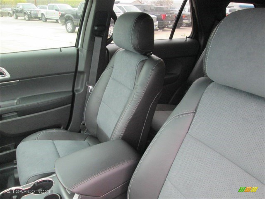 2015 Explorer XLT - Oxford White / Charcoal Black photo #17