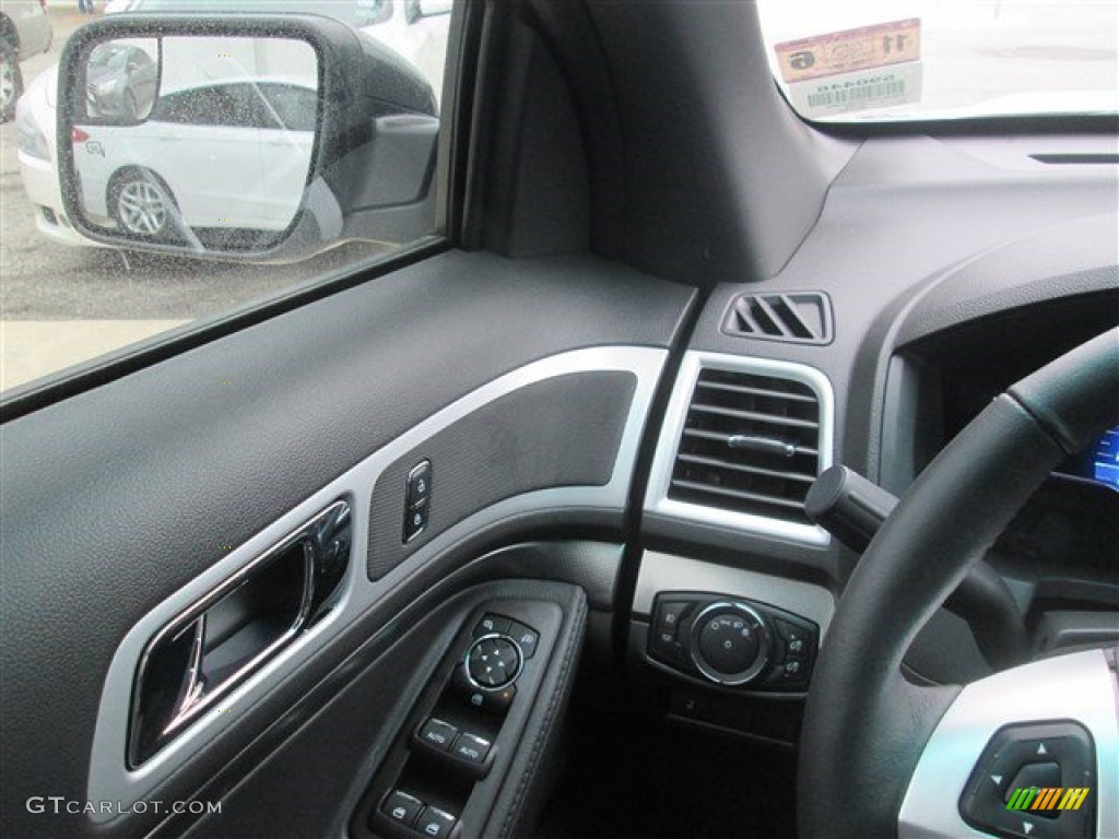 2015 Explorer XLT - Oxford White / Charcoal Black photo #20