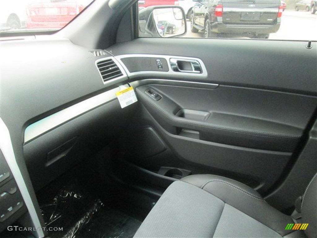 2015 Explorer XLT - Oxford White / Charcoal Black photo #28