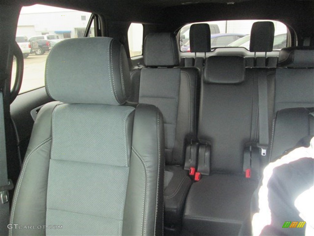 2015 Explorer XLT - Oxford White / Charcoal Black photo #29