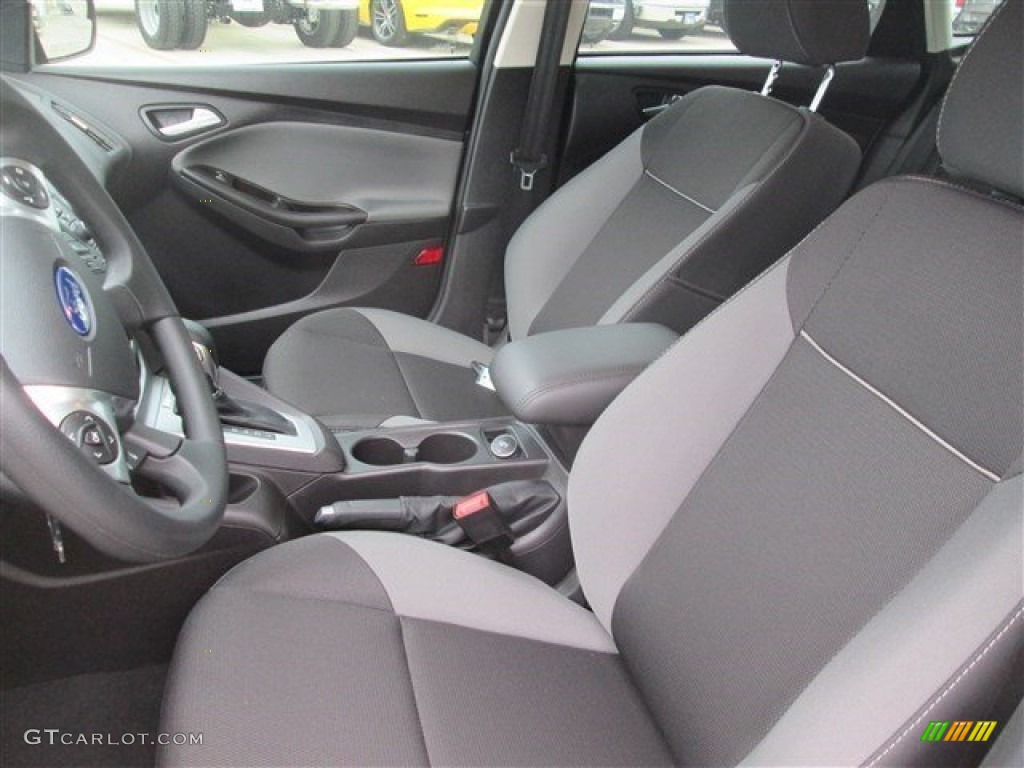 2014 Focus SE Sedan - Sterling Gray / Charcoal Black photo #12