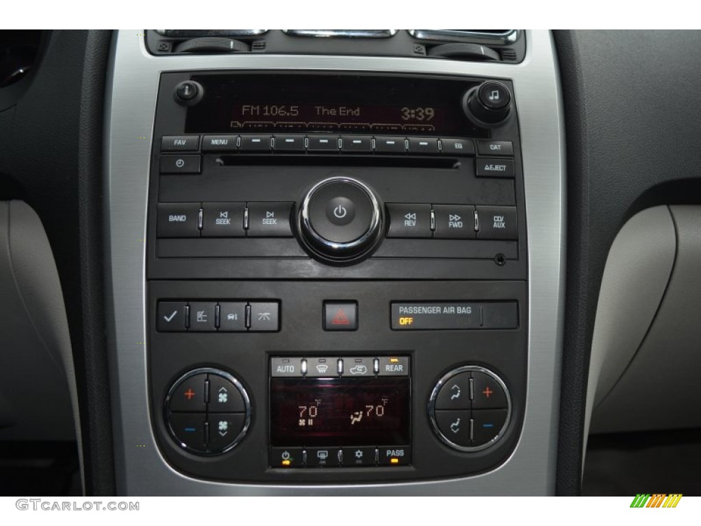 2010 GMC Acadia SLT Controls Photo #100403849