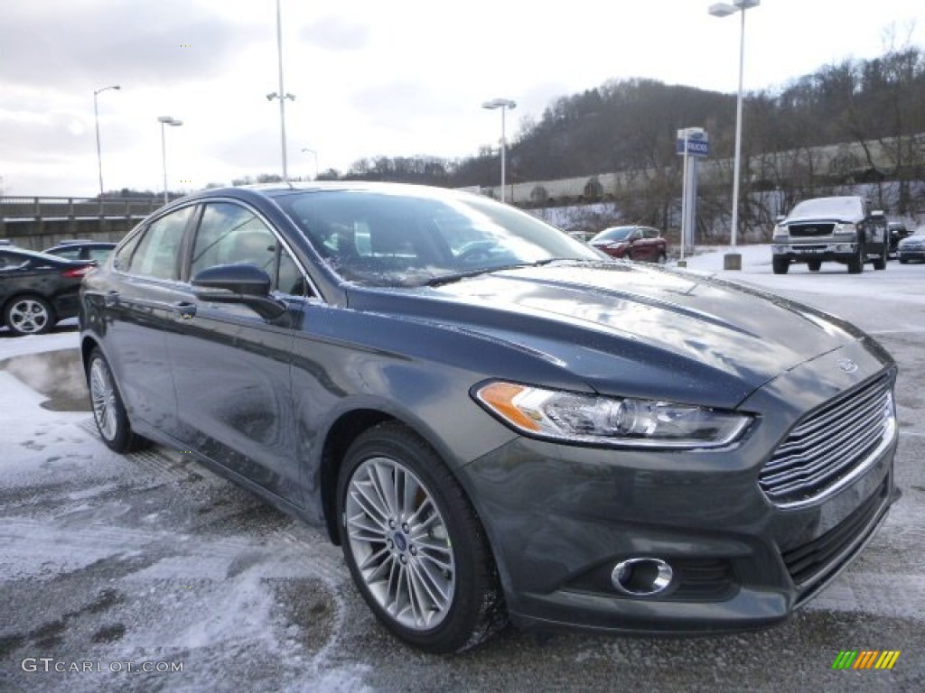 2015 Fusion SE - Magnetic Metallic / Charcoal Black photo #2