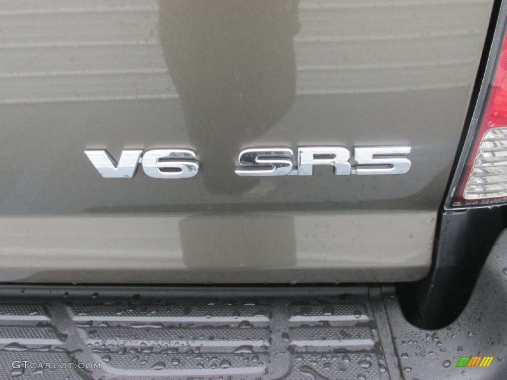 2015 Toyota Tacoma V6 Double Cab 4x4 Marks and Logos Photos