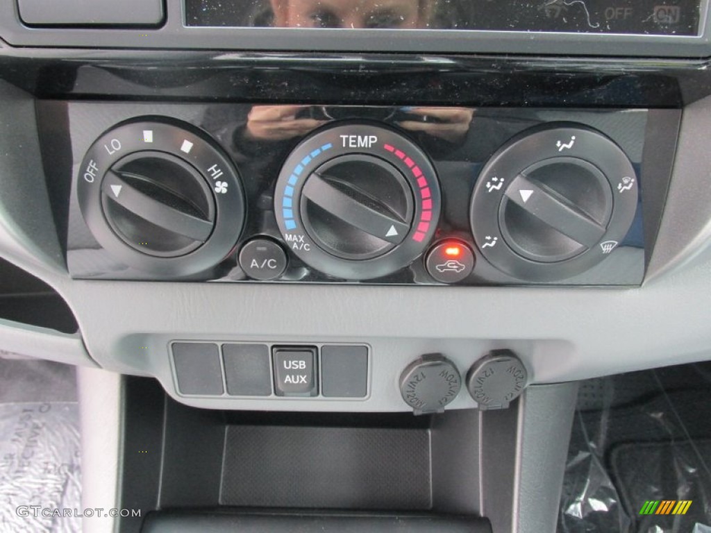 2015 Toyota Tacoma V6 Double Cab 4x4 Controls Photo #100407122