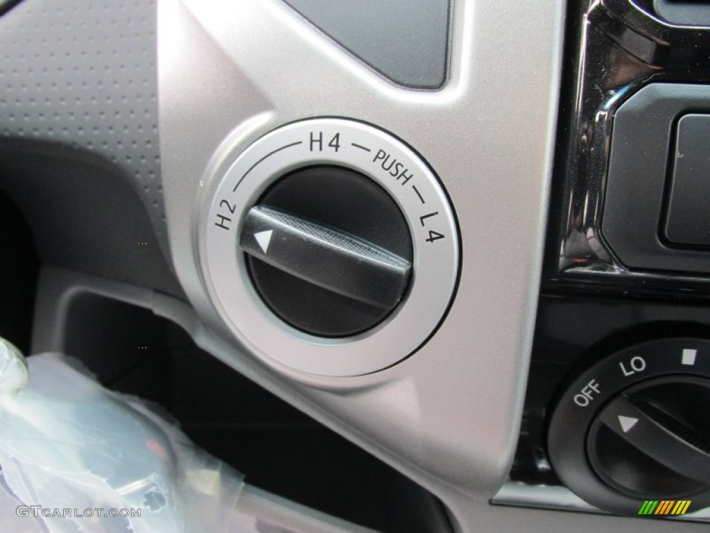 2015 Toyota Tacoma V6 Double Cab 4x4 Controls Photo #100407151