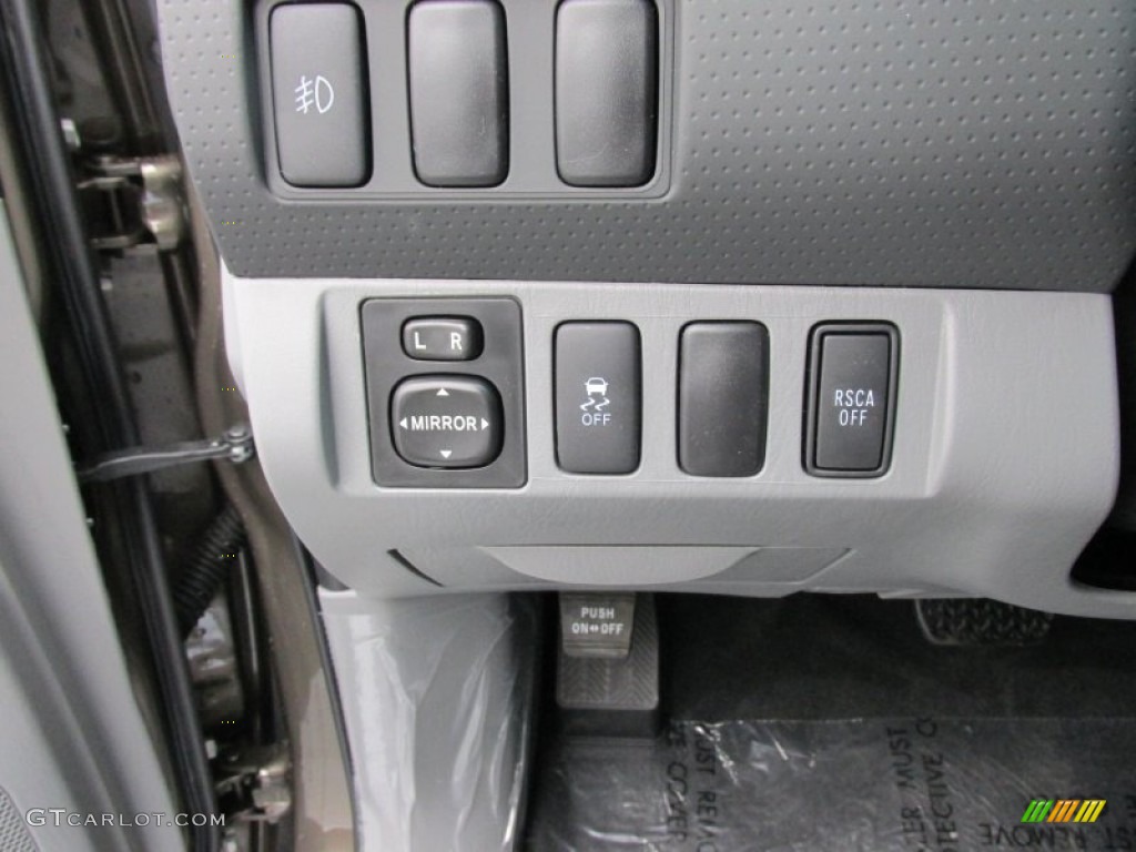 2015 Toyota Tacoma V6 Double Cab 4x4 Controls Photo #100407254