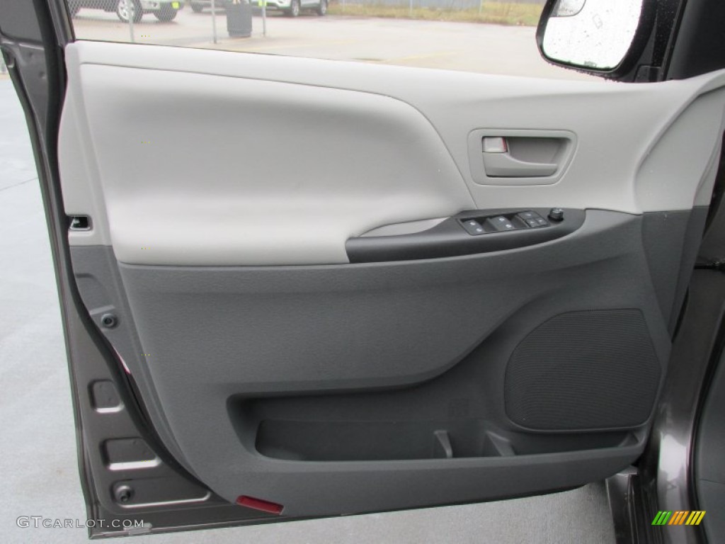 2015 Toyota Sienna L Ash Door Panel Photo #100410371
