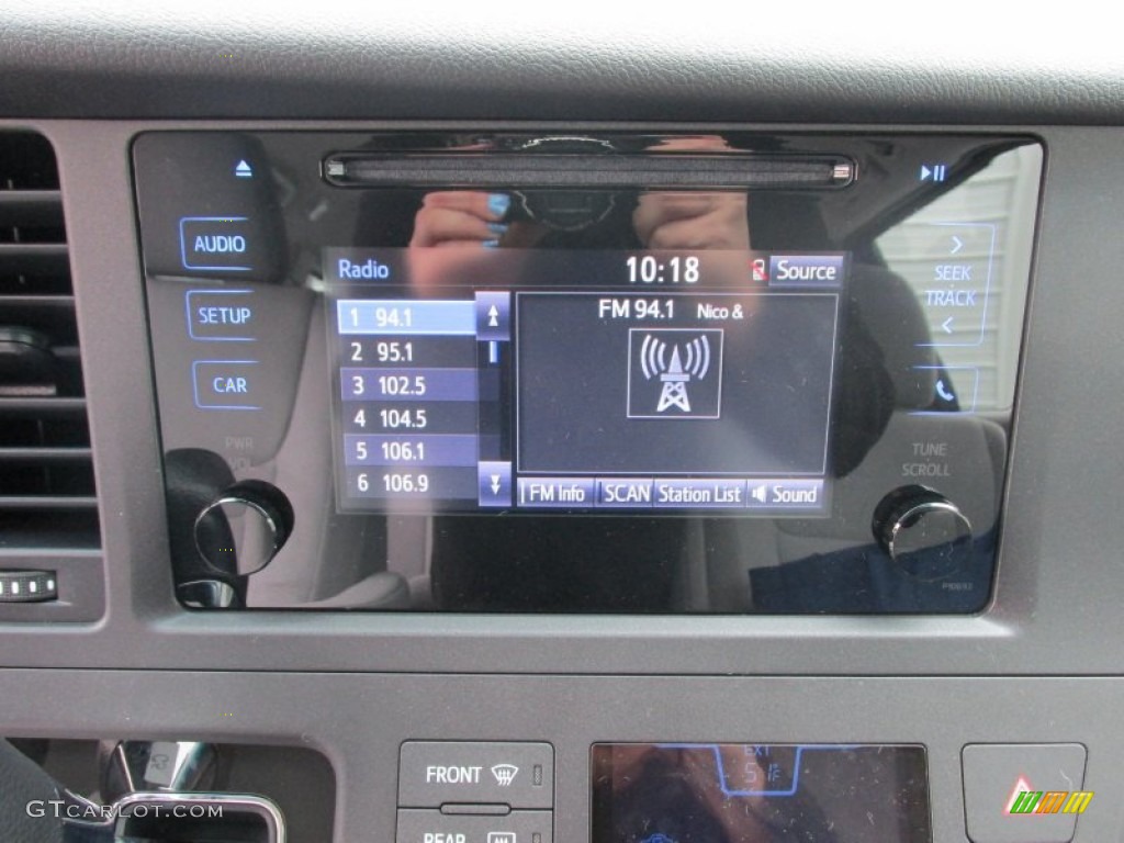 2015 Toyota Sienna L Audio System Photo #100410527