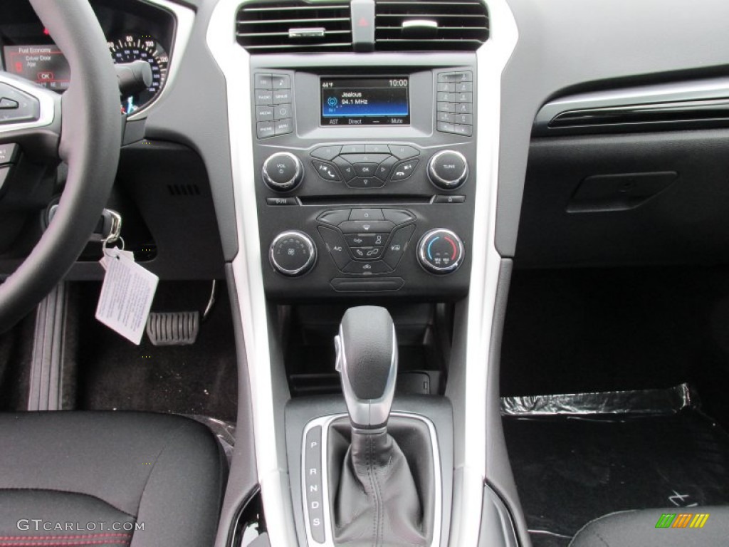 2015 Ford Fusion SE Controls Photo #100412297