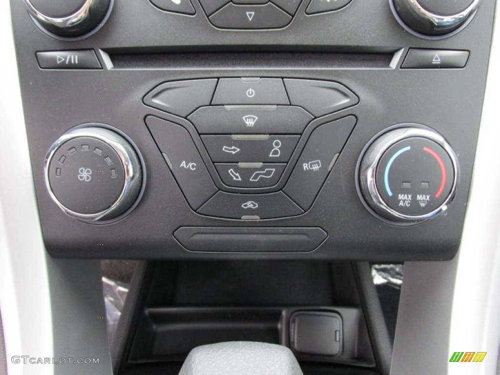 2015 Ford Fusion SE Controls Photo #100412348