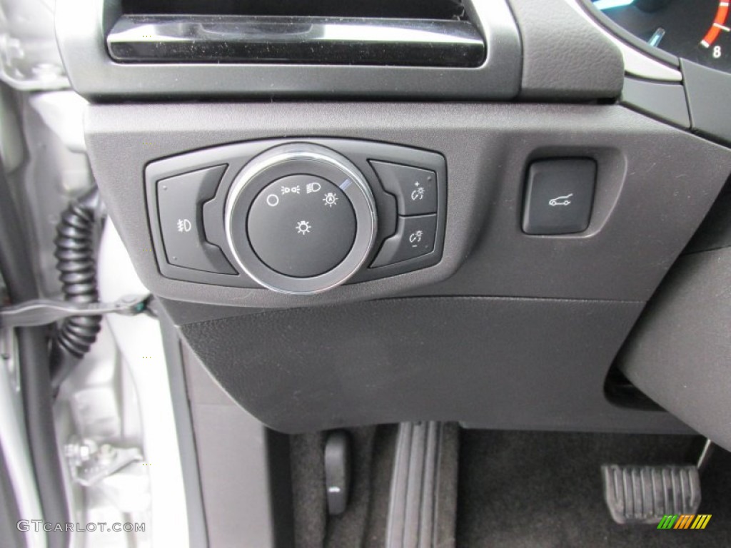 2015 Ford Fusion SE Controls Photo #100412453
