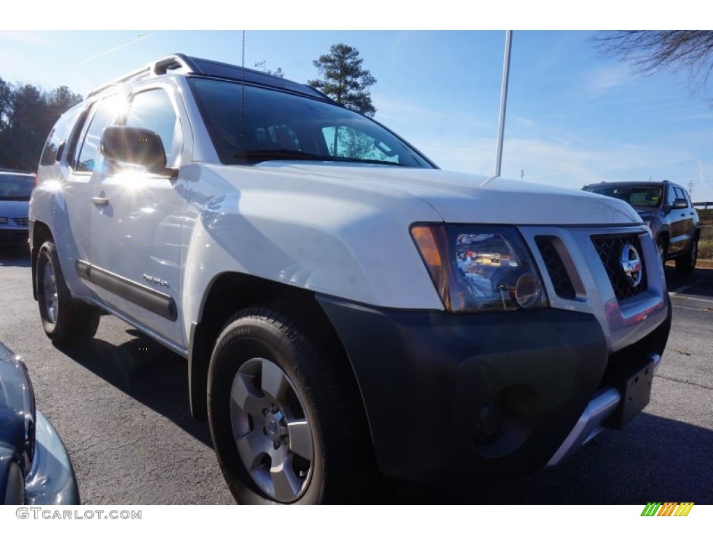 2014 Xterra S - Glacier White / Gray photo #4