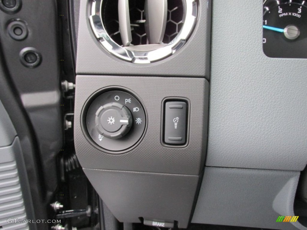 2015 Ford F250 Super Duty XLT Crew Cab 4x4 Controls Photo #100418576
