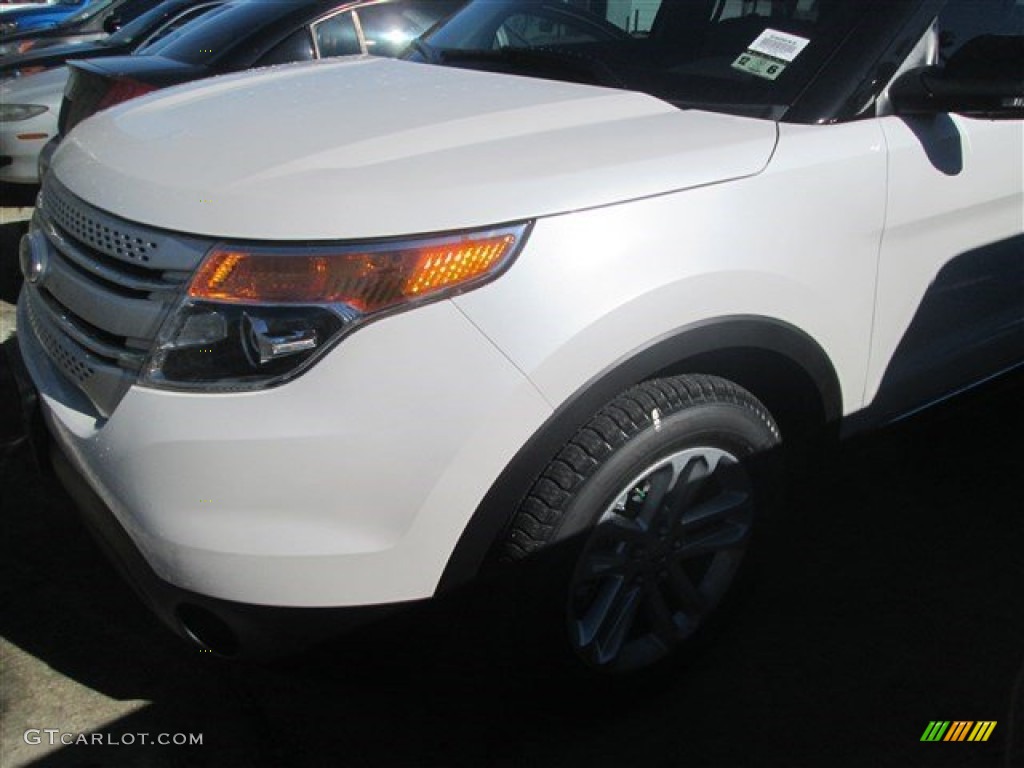 2015 Explorer XLT - White Platinum / Medium Light Stone photo #4