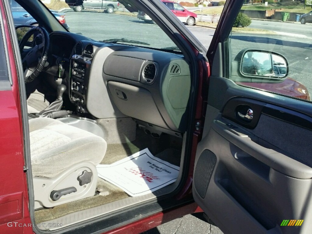 2003 Envoy XL SLE 4x4 - Magnetic Red Metallic / Light Oak photo #8