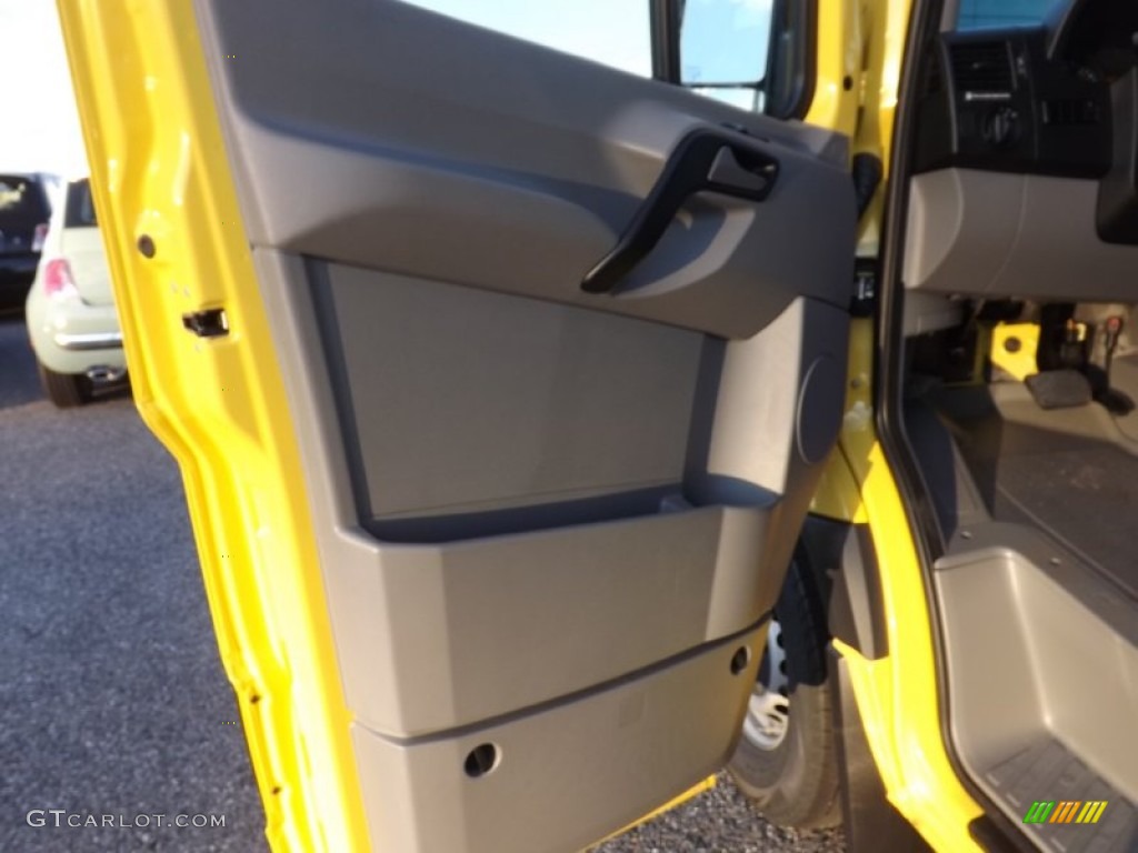 2015 Sprinter 2500 Crew Van - Calcite Yellow / Black photo #4