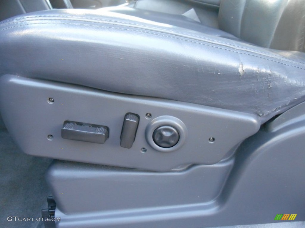 2004 Avalanche 1500 4x4 - Silver Birch Metallic / Dark Charcoal photo #13