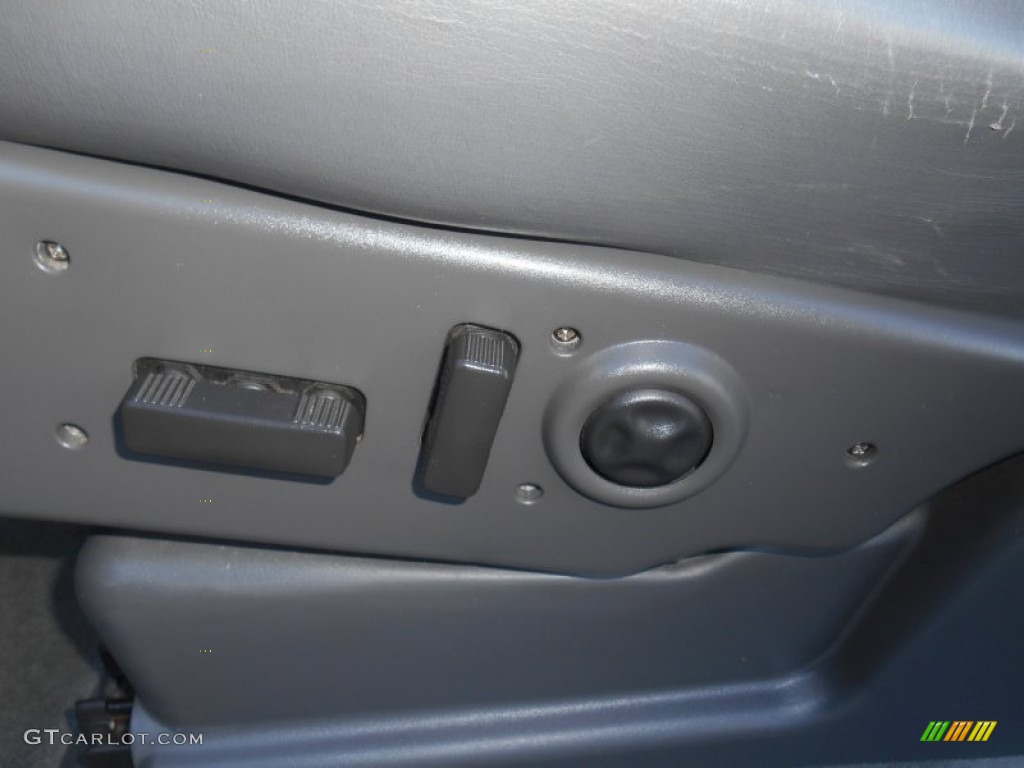 2004 Avalanche 1500 4x4 - Silver Birch Metallic / Dark Charcoal photo #19