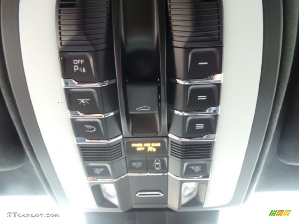 2015 Porsche Panamera GTS Controls Photo #100457921