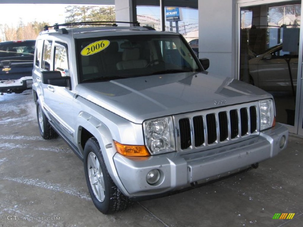 2006 Commander Limited 4x4 - Bright Silver Metallic / Dark Khaki/Light Graystone photo #1