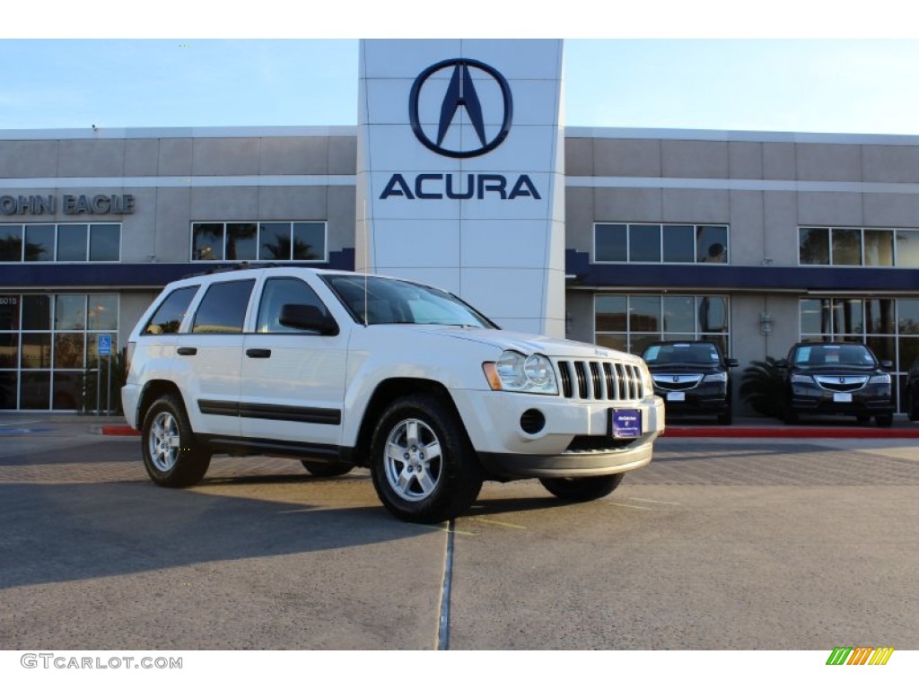 2005 Grand Cherokee Laredo - Stone White / Khaki photo #1